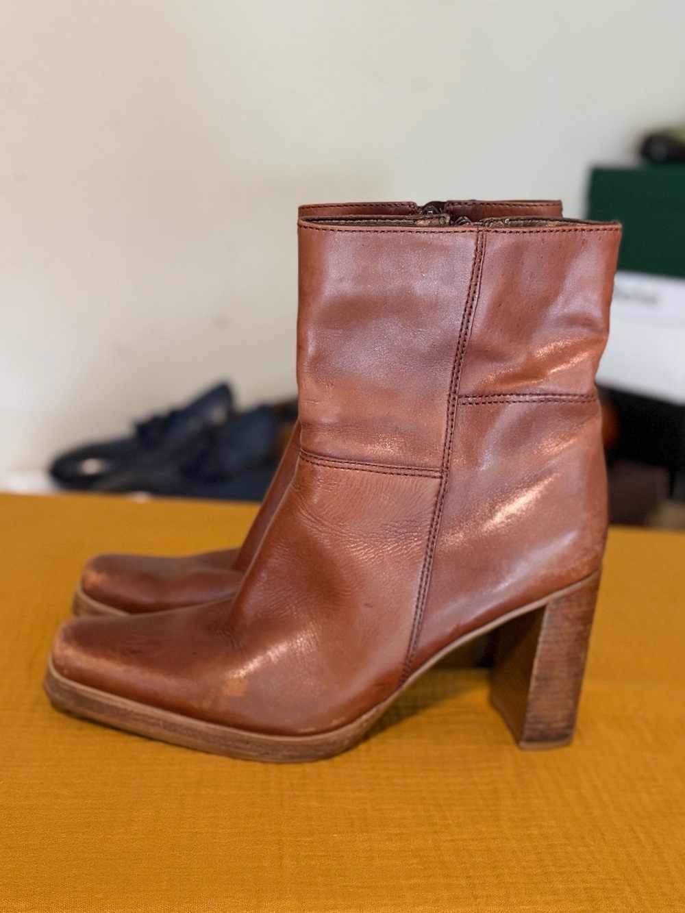 *pre-loved* Candie’s Brown Leather Square Toe Ankle Boots Size 8.5 Y2K